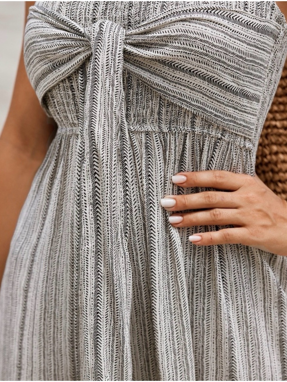 Cupshe Beige/White/Black Striped Wide-Leg Jumpsuit - Sz M - Picture 2 of 3